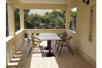 Kroatija Privát Okrug Donji, Eksterjeras